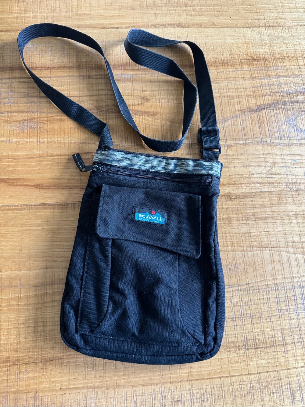 KAVU Black Crossbody Messenger with Camo Trim